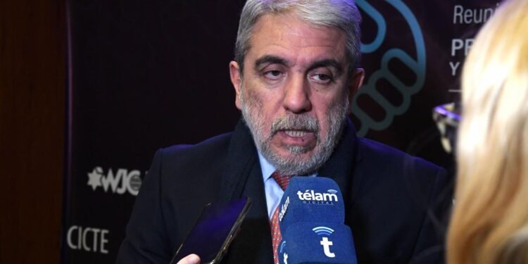 El Gobierno calificó como hechos delictivos los intentos de saqueos a supermercados