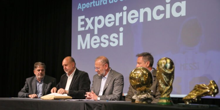 Perotti encabezó la licitación de “Experiencia Messi” en el Museo del Deporte de Rosario