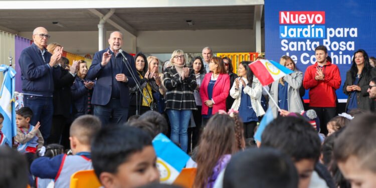 Perotti inauguró el nuevo edificio del Jardín de Infantes N°99 de Santa Rosa de Calchines