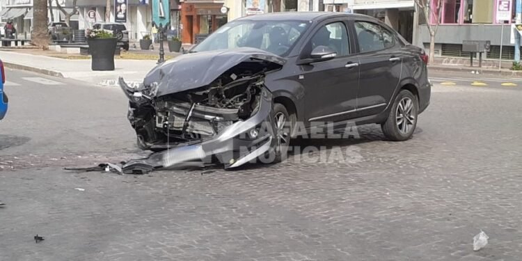 Tránsito en Rafaela: Fuerte choque en pleno centro