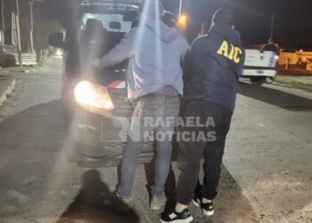 Destacada labor de la AIC: Detienen a un hombre robando cables de electricidad
