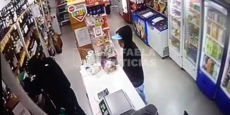 Video: encapuchados robaron $50.000, pero fueron detenidos rápidamente