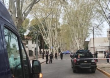 Ejecutaron a un policía frente a la sede de la Agencia de Investigación Criminal