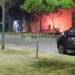 Un auto ardió en llamas en un baldío de calle Podio