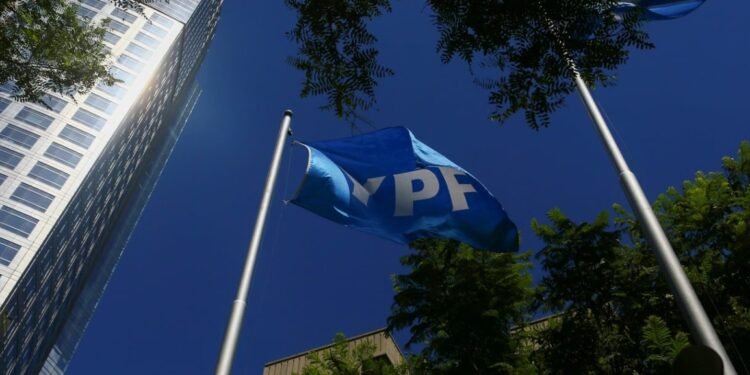 Desde el Gobierno Argentina propone pagar 15.100 millones de dólares al estudio que ganó el juicio por YPF