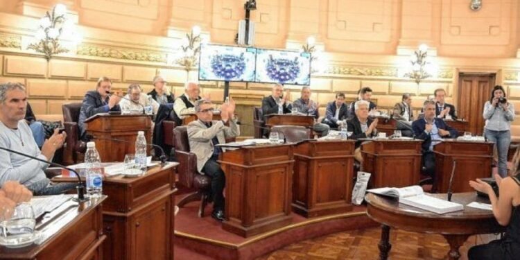 El senado aprobó el ingreso de trabajadores de salud mayores de 50 años durante la pandemia