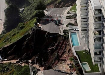 En Chile Más de 200 personas fueron evacuadas en Viña del Mar por un impresionante socavón