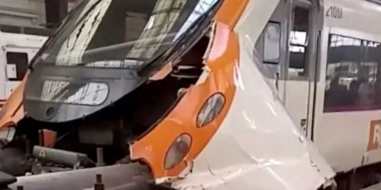 Fatalidad Un tren atropelló y mató a cuatro personas en España