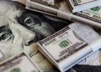 La síntesis del día Economía incrementó la deuda en pesos que se actualiza con CER o por el dólar