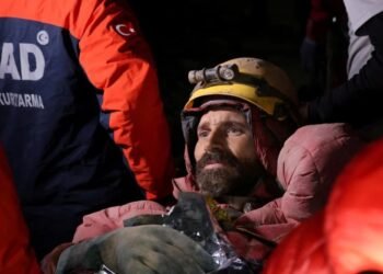 Turquía Rescataron a un científico que enfermó y quedó atrapado en una cueva a mil metros de la superficie