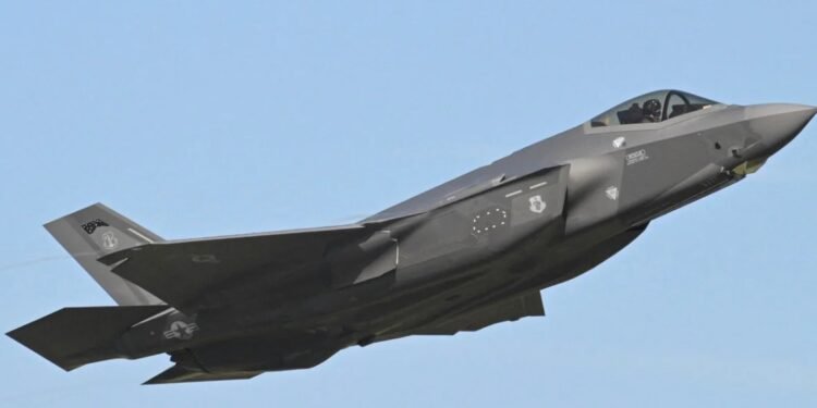 Estaba perdido El insólito viaje en piloto automático de un avión F-35 estadounidense: dónde se estrelló