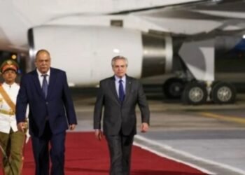Sigue la gira Alberto Fernández arribó a Cuba para la cumbre del G77+China