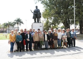 Docentes jubiladas homenajearon a Sarmiento en el Día del Maestro