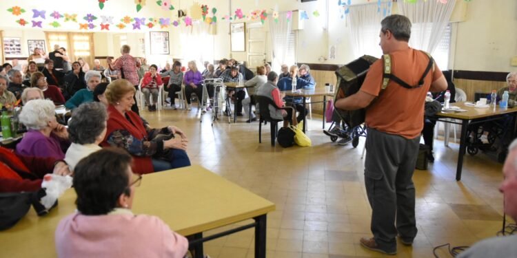 La Perinola” pasó por el hogar Magdalena de Lorenzi