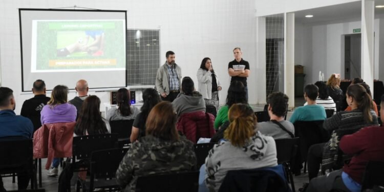 En el marco de la Maratón 21K se dictó un curso de Primeros Auxilios y Promoción de la Salud Deportiva