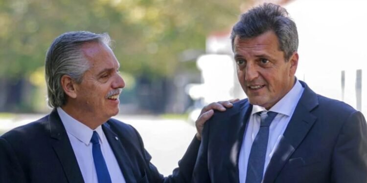 Estuvieron en Dock Sud El respaldo de Alberto Fernández a Massa: «Tengo el sueño de darle la banda a Sergio»