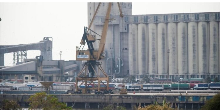 Efectos de la sequía El déficit comercial de agosto alcanzó los 1.011 millones de dólares