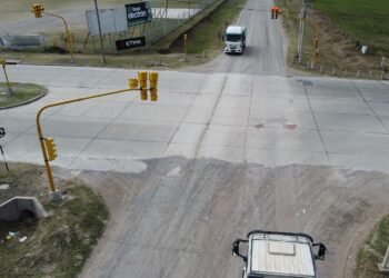 Se encuentran en funcionamiento dos nuevos semáforos