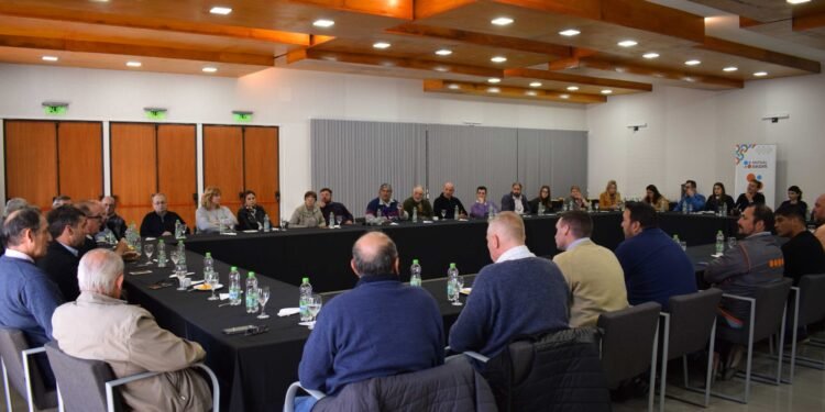 SEOM acordó actualizar salarios de municipales por inflación