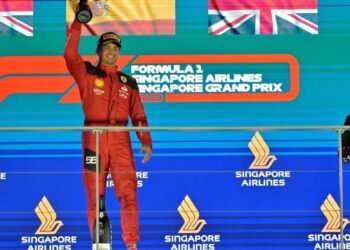 GP de Singapur Luego de 10 victorias consecutivas, Verstappen no hizo podio en la Fórmula 1: ganó Carlos Sainz