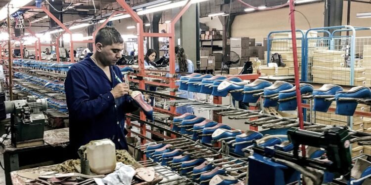 Aprobaron un aumento del 32,2% del salario mínimo: en diciembre será de $156.000