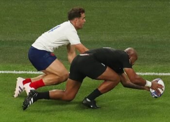 En un partidazo, Francia le ganó 27-13 a los All Blacks en el arranque del Mundial