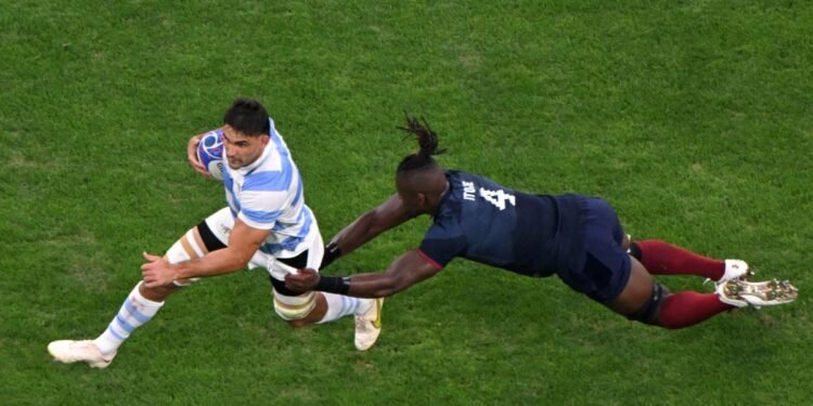 Los Pumas sufrieron con su juego y la efectividad de Inglaterra en el debut