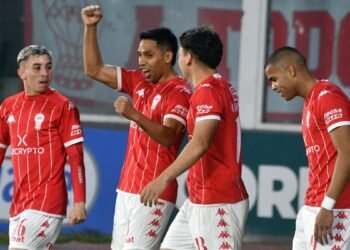 En un festival de goles Huracán eliminó a Racing de la Copa Argentina