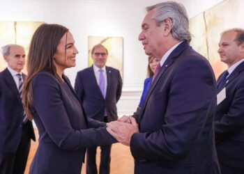 Fernández se reunió con la congresista que desató el escándalo de la Corte y los «buitres»