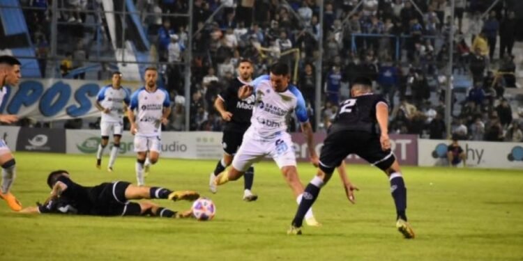 Atlético de Rafaela visita a Independiente Rivadavia de Mendoza