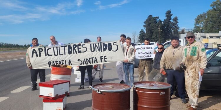 Apicultores se manifestaron en Rafaela por la crisis del sector