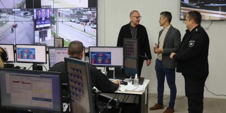 Corach desmintió a Pullaro: «hay 105 móviles patrullando la ciudad de Santa Fe»