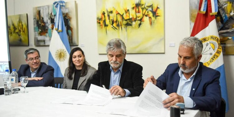 Filmus firmó en Santa Fe un convenio para la construcción de un Centro de Transferencia Tecnológica