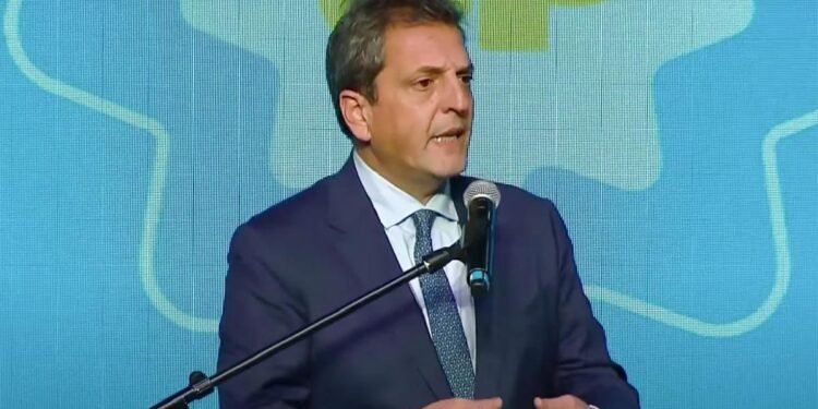 Massa anunció que eliminará aportes a Pymes que tomen trabajadores por dos años