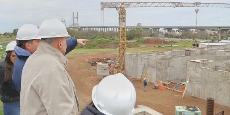 Acueducto Gran Rosario: Perotti recorrió la obra de ampliación de la planta potabilizadora de ASSA