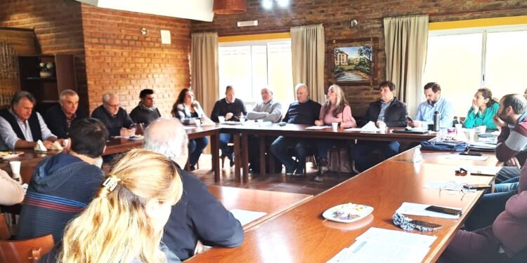 Representantes del directorio de la EPE participaron de un encuentro con cooperativas eléctricas