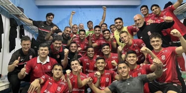 El León goleó a Antonina y se salvó del descenso