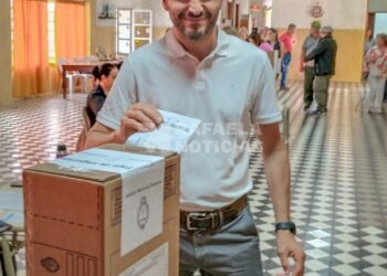 Votó el gobernador electo Maximiliano Pullaro y destacó la importancia de la democracia en Argentina