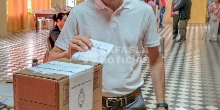 Votó el gobernador electo Maximiliano Pullaro y destacó la importancia de la democracia en Argentina