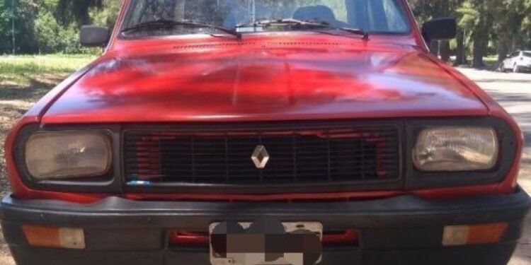 Sustrajeron un Renault 12 de la zona rural de Maria Juana