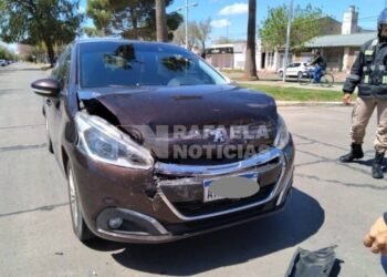 Un motociclista resultó lesionado tras un accidente en el centro de la ciudad