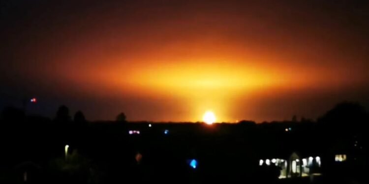 Reino Unido Video: una impactante bola de fuego iluminó Oxford tras una explosión