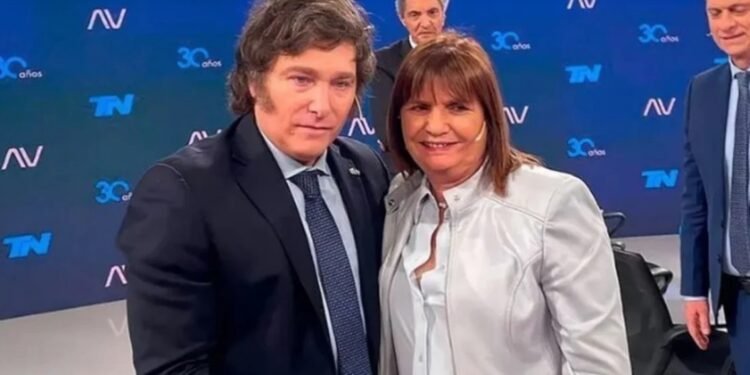 Abrazo político Milei y Bullrich sellaron su acuerdo en la televisión
