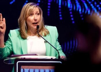 Elecciones 2023 Debate presidencial: para Bregman, Milei no es un león sino un «gatito mimoso del poder económico»