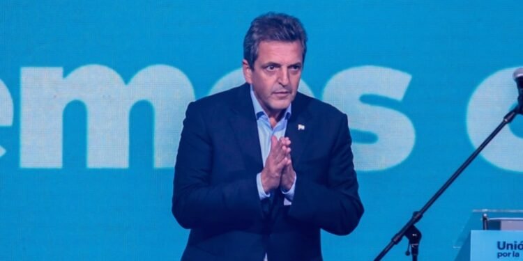 La síntesis del día El ministro analiza medidas para revertir el negativo impacto de su triunfo en los bonos