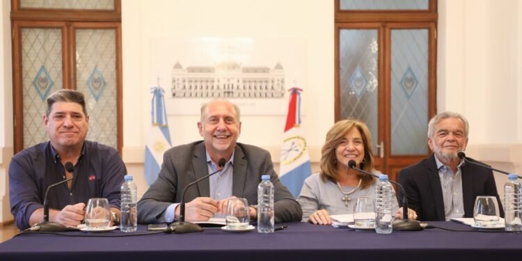 Perotti participó de la presentación de los avances del Plan Director de la Región Hídrica de los Bajos Submeridionales