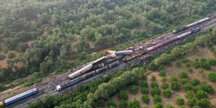 Tragedia Ya son 13 los muertos por el choque de dos trenes en India