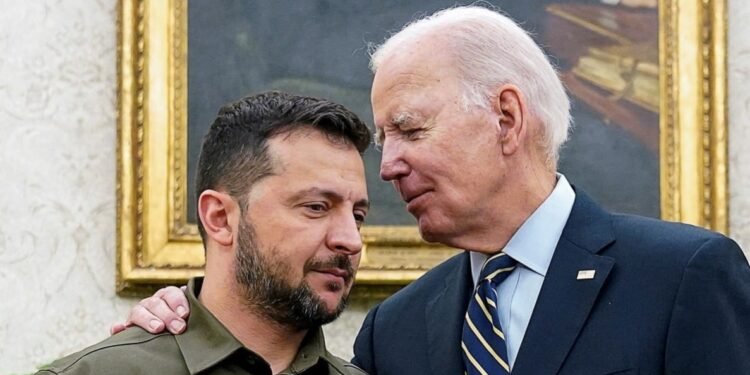 Promesa de Biden Estados Unidos no abandonará a Ucrania tras el acuerdo legislativo que descartó fondos para Kiev