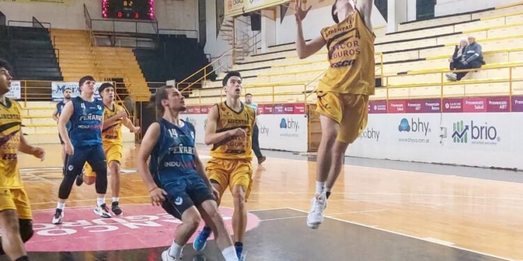 Libertad venció a Peñarol en el inicio de los play offs
