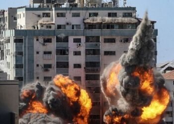 Israel redobla sus bombardeos en Gaza, donde se agrava la situación humanitaria
